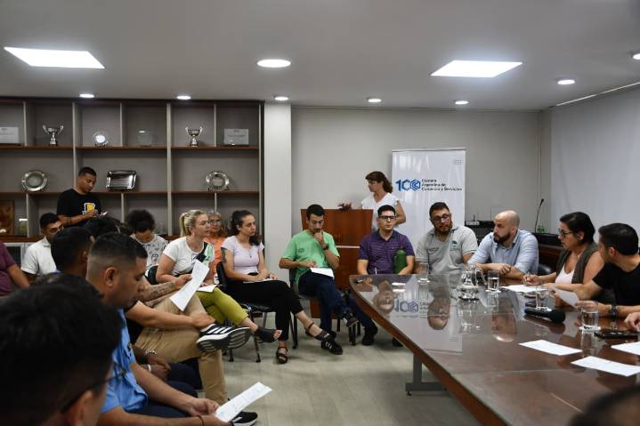 Comerciantes abrirán sus locales en La Noche de las Peatonales