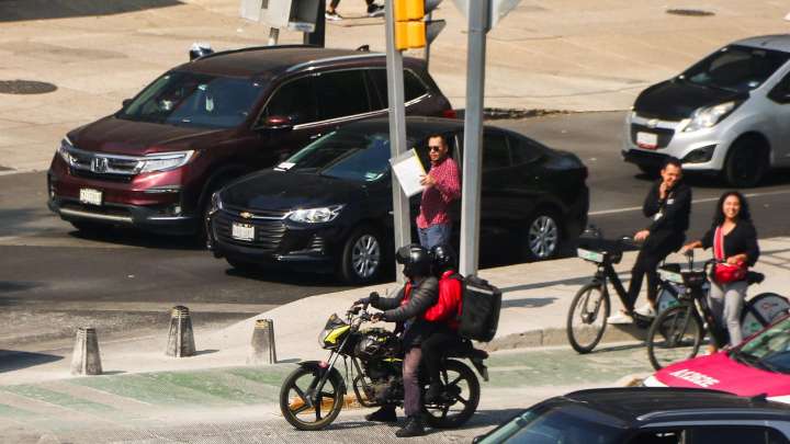 Hoy No Circula Este Lunes 8 de Diciembre de 2025 en CDMX y Edomex: ¿Qué Autos Pueden Transitar?