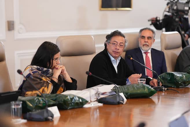 Angie Rodríguez retoma su poder en Palacio y desata choque interno por ruidos de corrupción