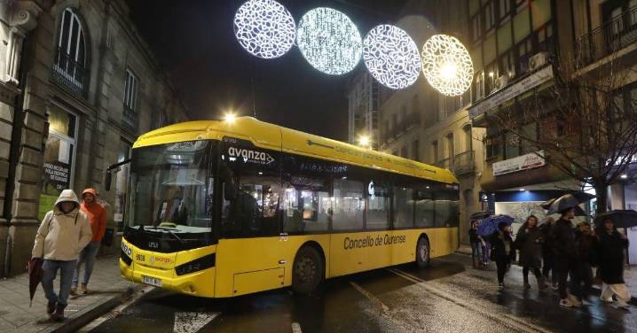 ¿Sabe usted que después de que muchos se sorprendieran el viernes con que se usase un bus urbano para cortar el paso , ayer uno de esto se quedó atascado de verdad?