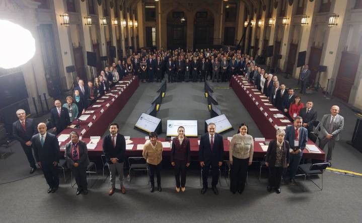 Sheinbaum encabeza la 139 Asamblea General Infonavit en Palacio Nacional