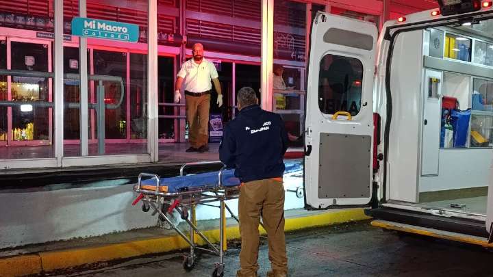 Joven se lanza de un puente en Guadalajara para huir de sus asaltantes; pidió ayuda en estación de Mi Macro Calzada