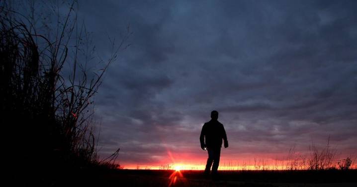 La tasa de suicidios en EEUU cayó en 2024 tras un repunte