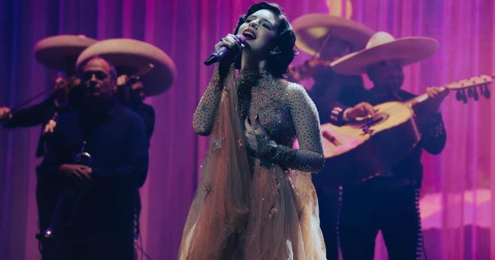 Ángela Aguilar ilumina el Dolby Theatre en una noche de raíces, evolución y voz propia