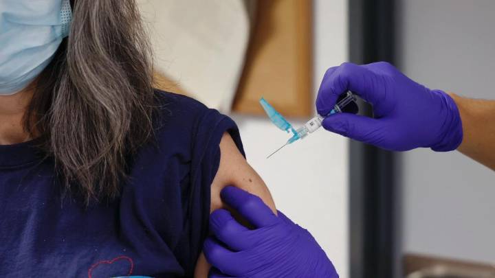 Alicante realiza una jornada de vacunación sin cita previa con una participación inferior a la esperada