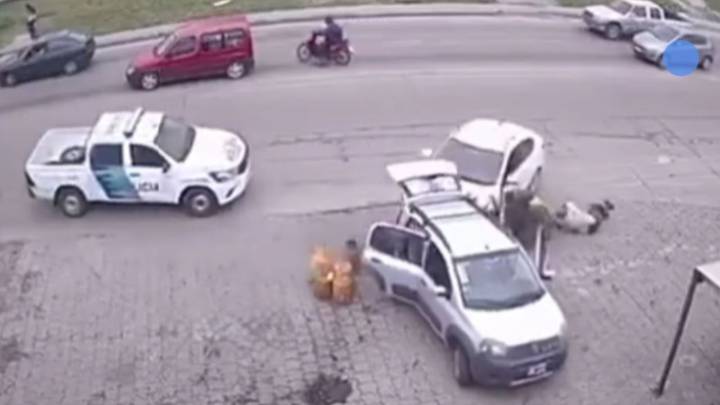 Ladrones atropellan a 2 inocentes tras intentar escapar de la policía | Imágenes sensibles - El Heraldo de México