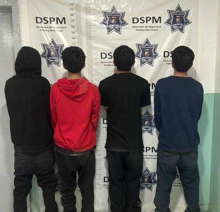Sorprenden a cuatro menores de edad robando una motocicleta