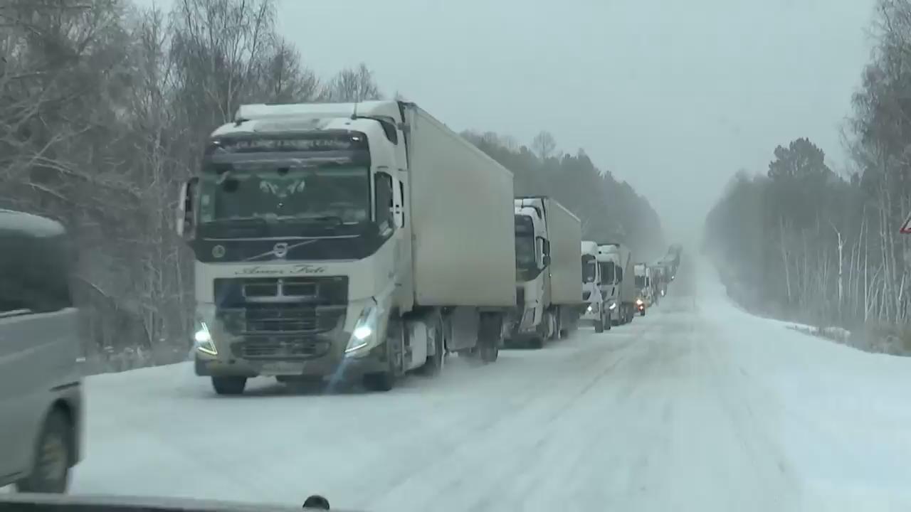 Trans-Siberian Highway paralysed by 50-mile traffic jam leaving drivers stranded overnight