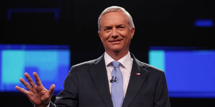 José Antonio Kast, el abogado de raíces alemanas que prometió “dejar la vida” para “reconstruir” a Chile