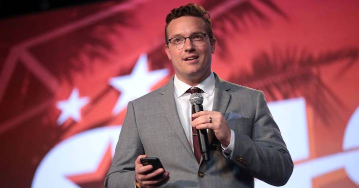 MAGA Mouthpiece Issues Bonkers ‘Warning’ About Obama Batman