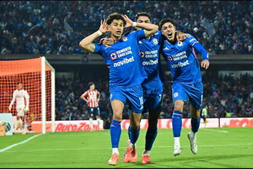 Elimina Cruz Azul a Chivas tras remontada y penal fallado por 'Chicharito'