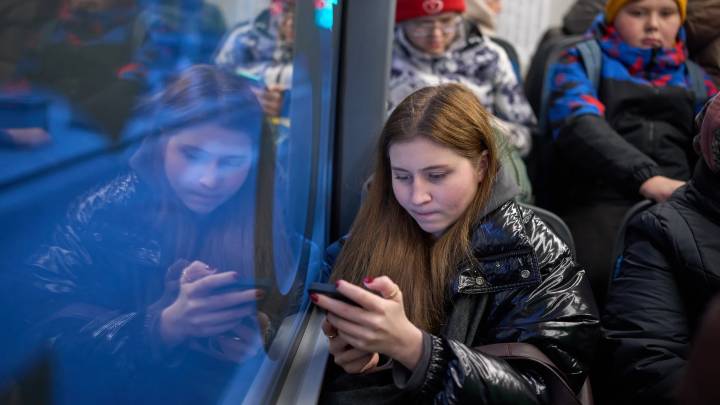 Russia blocks FaceTime and Snapchat, tightening control on foreign online communications