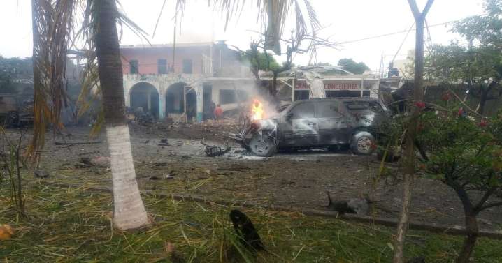 Estalla coche bomba frente a comandancia policial de Coahuayana, Michoacán; hay un muerto y 10 heridos