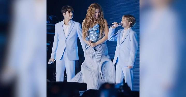 Shakira sube por primera vez a sus hijos al escenario en Buenos Aires