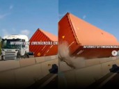 VIDEO. ¡Una salvada milagrosa! Camión pierde su container en plena Ruta 5