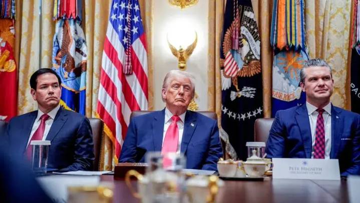 Trump sobre despliegue militar cerca de Venezuela: "No es una campaña de presión, va mucho más allá de eso"