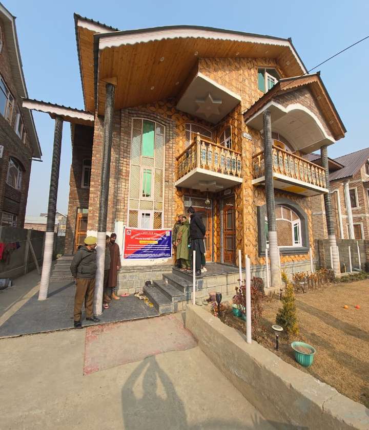 *Police Attaches Property of Notorious Drug Peddler Worth Rs 2 Crores In Srinagar*