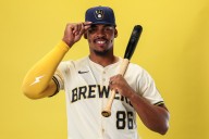 Yankees Sign 6-Foot-6 Slugging First Baseman: Report