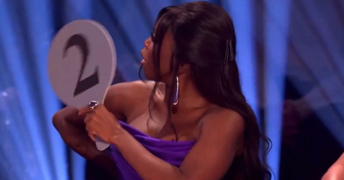 Strictly shock as Motsi Mabuse calls out Neil Jones live on air