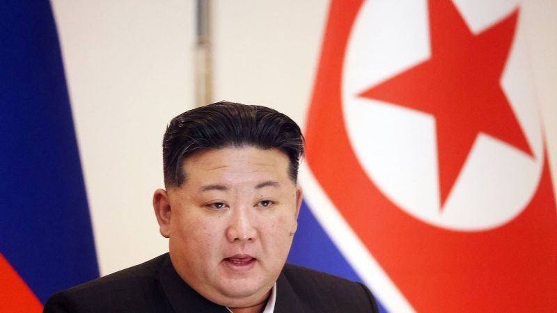 El líder de Corea del Norte, Kim Jong Un, elogia a militares de su Ejército que regresan de Rusia