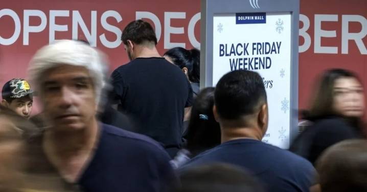Los consumidores compran en línea 11.800 millones de dólares durante el "Black Friday"