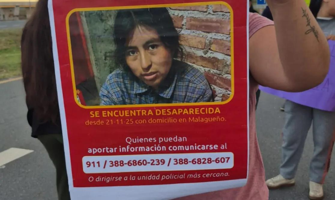 Familiares y amigos de Delicia Mamani pidieron por la aparición de la joven y cortaron la ruta C45