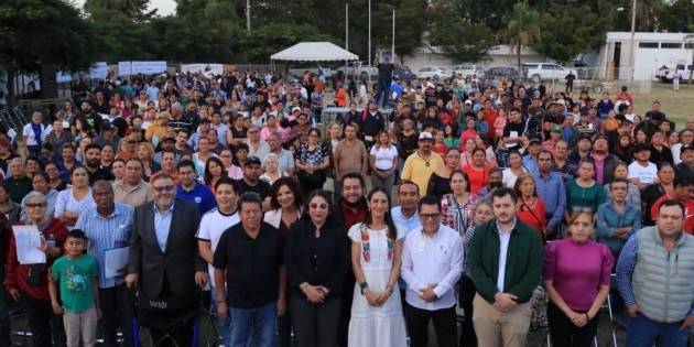 En Tlaquepaque, 645 familias reciben títulos de propiedad