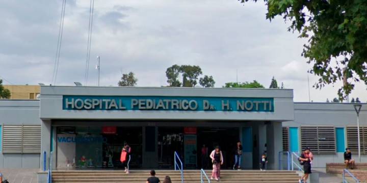 Mendoza: atropelló a su hijo de 2 años mientras hacía marcha atrás con la camioneta