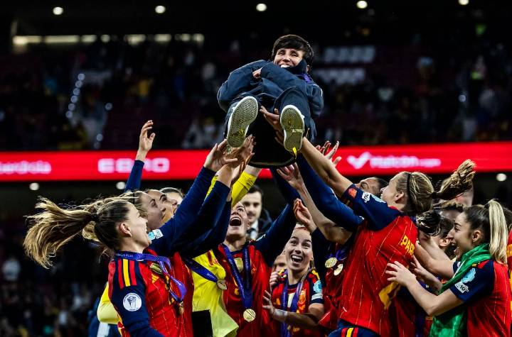 España, la selección que quiere “seguir inspirando”, mira al futuro tras su tercer título en tres años