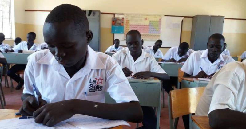 Pope calls on African educators to guide youth toward hope and responsibility