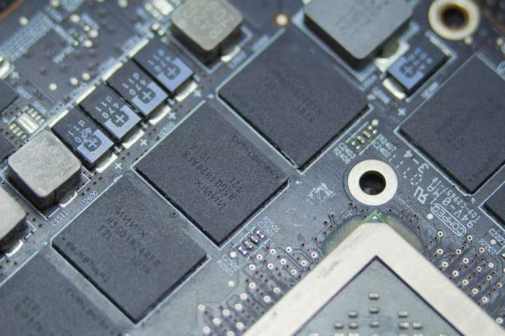 Smartphone Manufacturers Could Re-Introduce 4GB RAM Devices Due To Immense Shortage, With Flagship Handsets 16GB Memory Transition Slowing Down