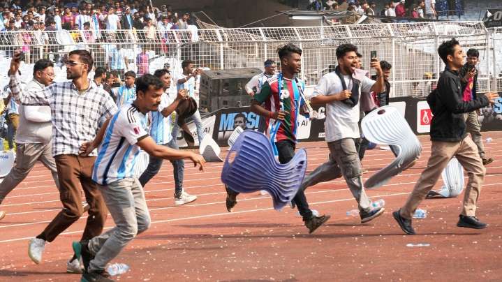Messi's tour of India gets off to chaotic start as angry fans storm field
