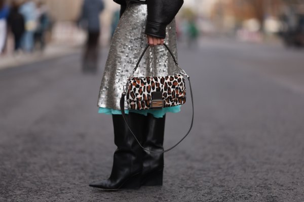 Una falda de lentejuelas y cinco 'looks'