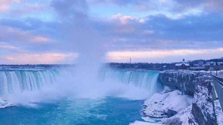 Exploring Niagara Falls: A winter travel adventure