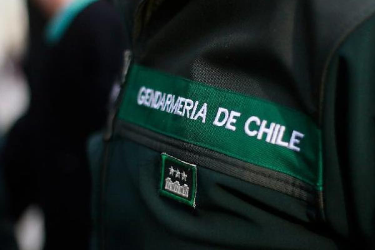 Gendarme queda en prisión preventiva en Arauco: es acusado de cobrar hasta $300 mil para ingresar celulares y droga