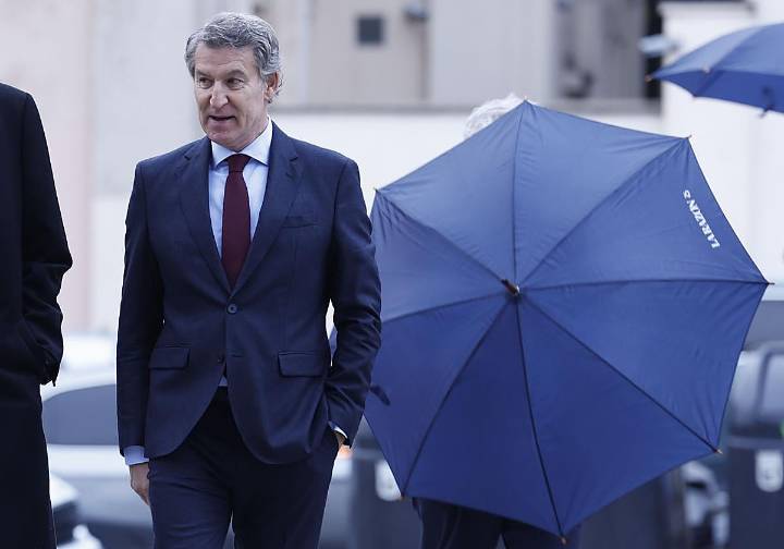 Feijóo tilda a Sánchez de «hipócrita» por renegar de Ábalos, su «arquitecto» político