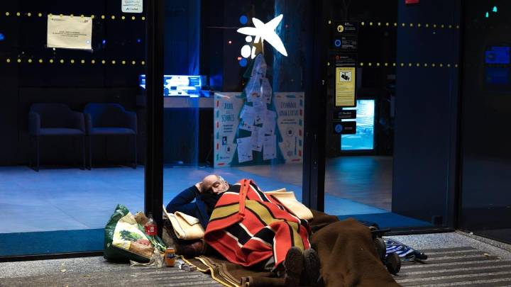 Casi 2.000 personas al raso en Barcelona, según el recuento de Arrels