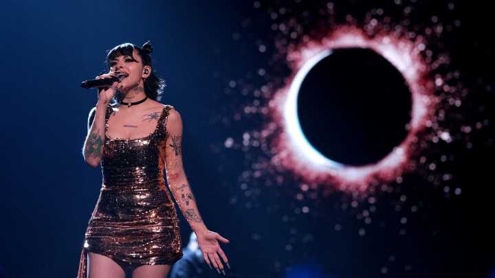 Cazzu sorprendió en Bogotá al interpretar famosa canción del Binomio de Oro en concierto