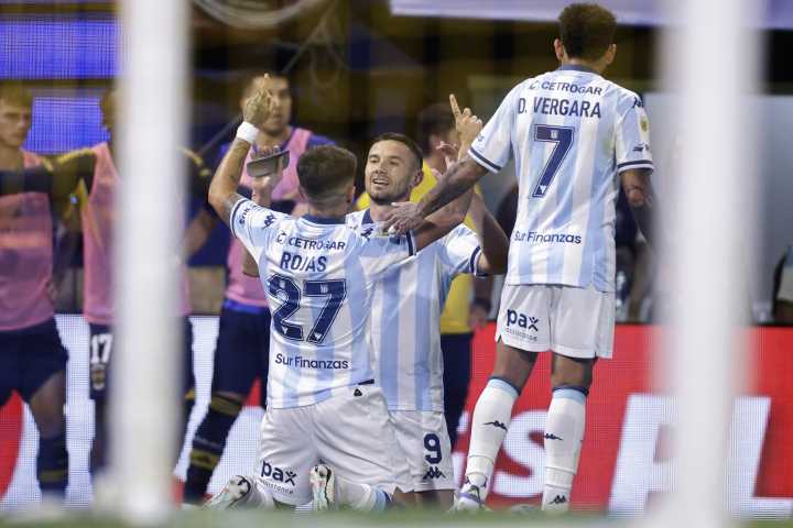 Racing da el golpe en La Bombonera ante Boca y se clasifica a la final