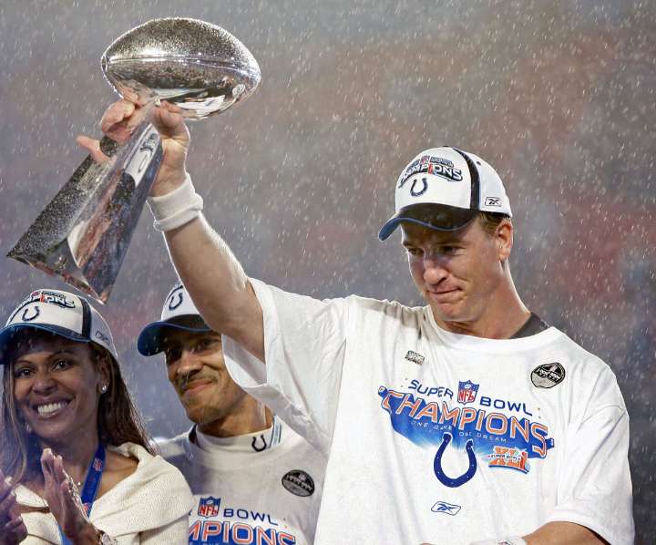 Eli Manning Believed Peyton Was Done After Throwing Worse Than a 13YO, Then He Won the MVP Eli Manning feared Peyton’s career was over after a neck injury, but his brother’s resilience led to an incre