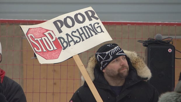 ‘Lives are at risk,' advocate says as Sask. social housing units sit empty