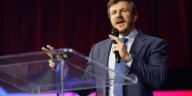 Georgetown prof starts running after realizing he's talking to James O'Keefe