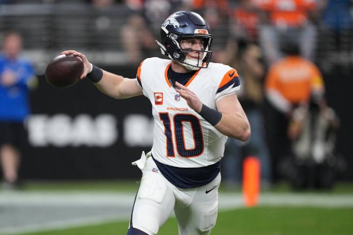 Deadspin | Broncos outclass Raiders for 10th straight win