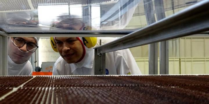 Salario mínimo de 2026: por qué le conviene más a Colombia el aumento que proponen las empresas y no el de los trabajadores