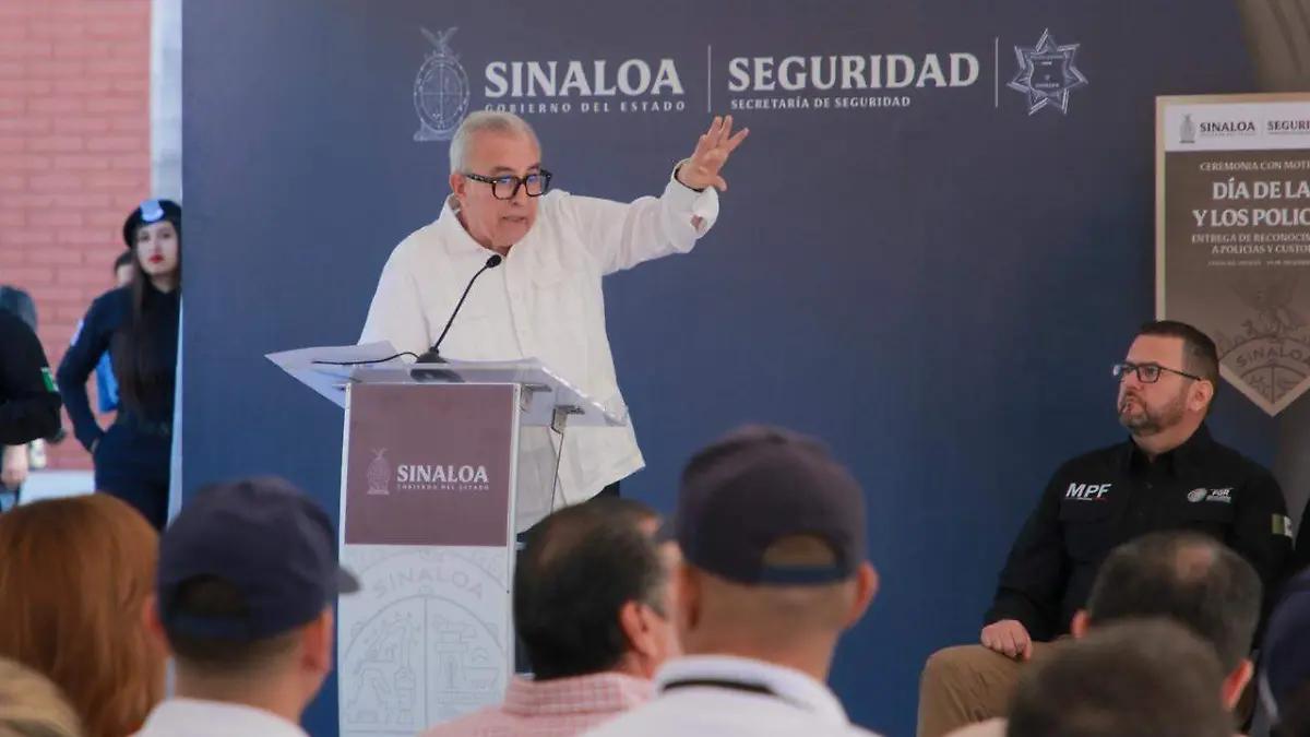 Rocha anuncia aumento salarial del 10 por ciento para policías a partir de 2026