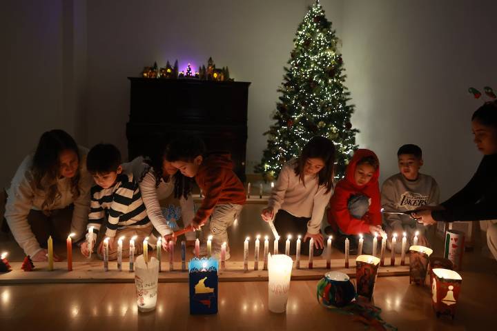 Migrar las tradiciones: el Día de las Velitas, una celebración colombiana que ha viajado hasta España