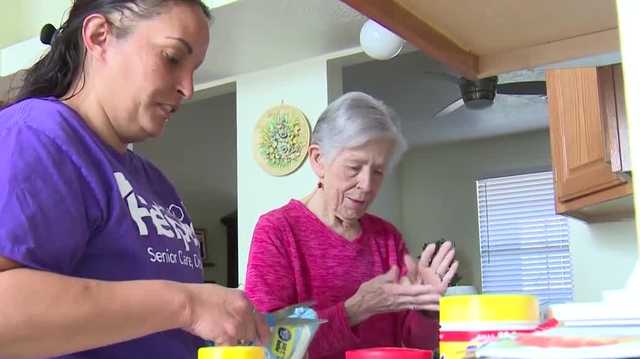 Volunteers bring holiday cheer to seniors in Rio Rancho﻿
