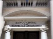 En medio de la presión sobre las reservas, el Gobierno prepara otra flexibilización del cepo desde enero