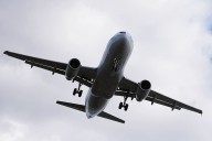 "En alerta". Médicos de Miami piden que se suspendan los vuelos a Cuba