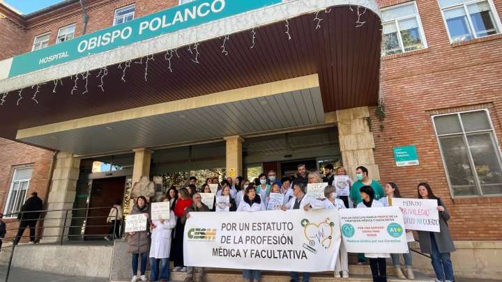 Los médicos de Teruel se manifiestan en contra del Estatuto Marco: "La vocación no aguanta todo"